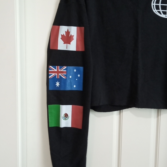 🛍 Truly Madly Deeply Cropped Sweater - Picture 2 of 3